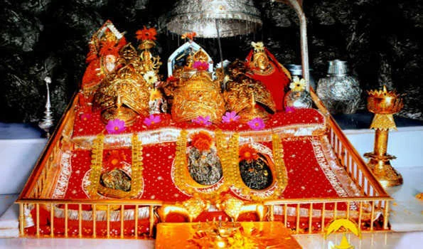 शारदीय नवरात्र शुरू होते ही श्री माता वैष्णो देवी मंदिर में उमड़ी श्रद्धालुओं की भीड़