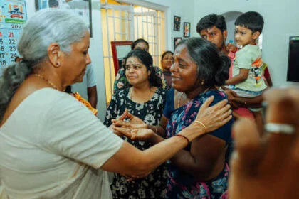 सीतारमण ने करूर भगदड़ पीड़ित परिवारों से मुलाकात कर उन्हें सांत्वना दी