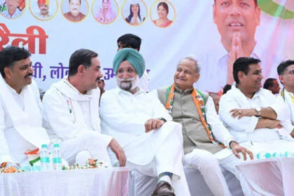 अंता उपचुनाव में प्रत्याशी भाया की नामांकन रैली में शामिल हुए राज्य के दिग्गज कांग्रेस नेता