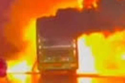 आंध्र प्रदेश में एक यात्री बस में आग लगने से 20 लोगों की मौत