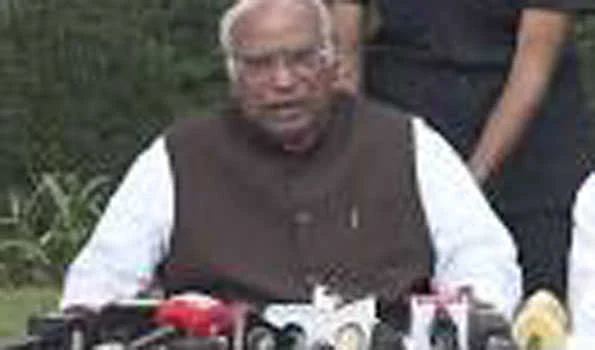 आरएसएस पर फिर लगे प्रतिबंध  : खरगे