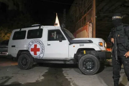 'इज़रायल को गाजा से दो बंधकों के शव मिले'