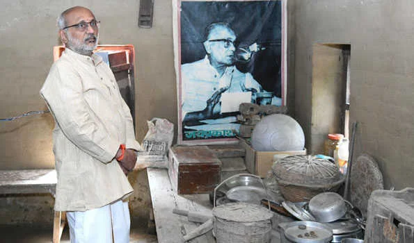 जेपी जयंती पर जगह-जगह श्रद्धांजलि कार्यक्रम, राधाकृष्णन ने किया लोकनायक के गांव का दौरा