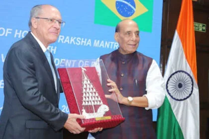 ब्राजील के उपराष्ट्रपति से मिले राजनाथ, रक्षा उद्योग के क्षेत्र में सहयोग बढ़ाएंगे दोनों देश