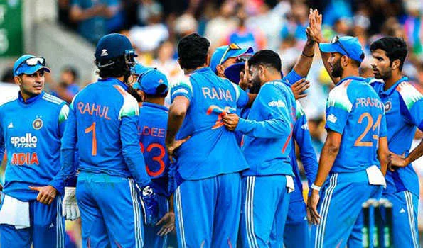 भारतीय गेंदबाजों ने ऑस्ट्रेलिया को 236 पर समेटा