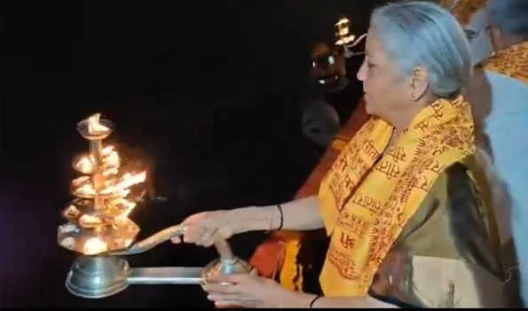 राममंदिर में श्रृंगार आरती में शामिल हुयी सीतारमण