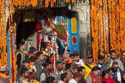 वैदिक मंत्रोच्चारण के बीच बंद हुए बाबा केदार व मां यमुनोत्री धाम के कपाट