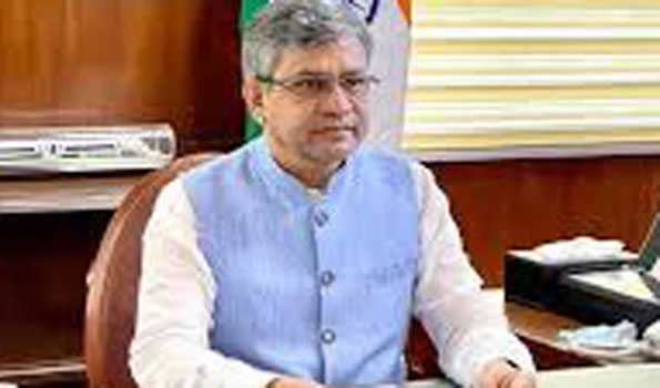 अश्विनी वैष्णव ने किया बरेका का दौरा, महिला कर्मचारियों का किया उत्साहवर्धन