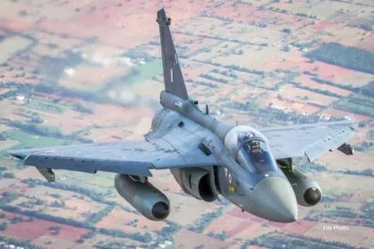 दुबई एयर शो में भारतीय वायु सेना का तेजस लड़ाकू विमान दुर्घटनाग्रस्त