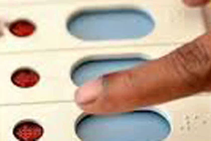 बिहार :प्रथम चरण की 121 सीटों पर करीब 65 प्रतिशत हुआ मतदान, 1314 प्रत्याशियों के भाग्य का फैसला ईवीएम में बंद