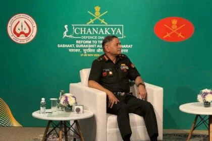 सेना प्रमुख की पाकिस्तान को चेतावनी, सेना को पता बैरंग चिट्ठी का जवाब किसे देना है