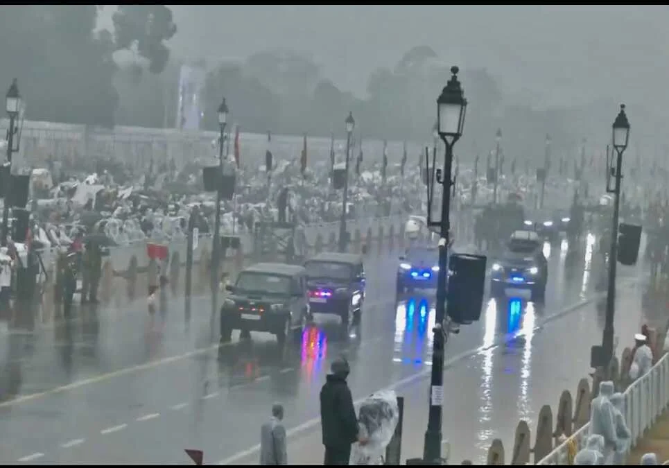 गणतंत्र दिवस समारोह की फुल ड्रेस रिहर्सल, बरसात में भी दिखा जवानों का उत्साह