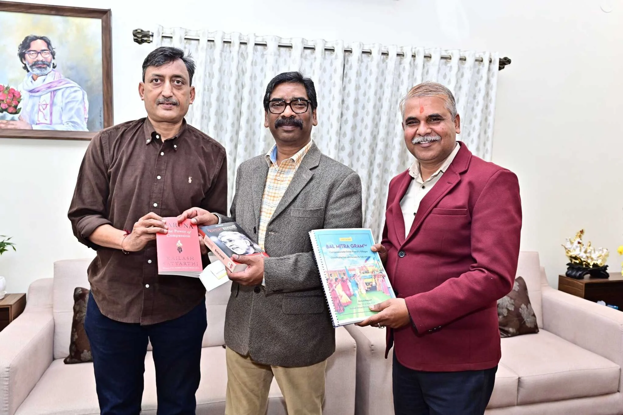 हेमंत सोरेन से कैलाश सत्यार्थी के सहयोगी राकेश सेंगर ने किया शिष्टाचार भेंट