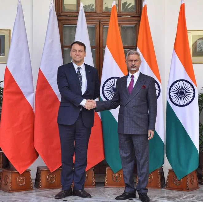 भारत के पड़ोस में आतंकवादी ढांचों को किसी भी प्रकार की सहायता न दे पोलैंड: जयशंकर