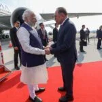 दो दिन की यात्रा पर कुआलालंपुर पहुंचे मोदी, अनवर इब्राहिम ने किया स्वागत