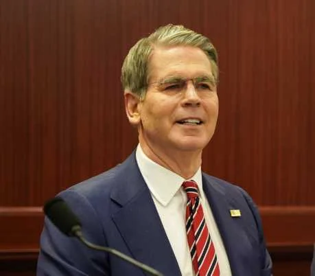 अमेरिका ने भारत को रूस से तेल खरीद में दी अस्थायी छूट