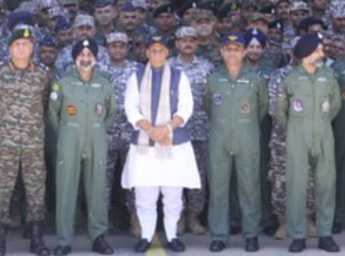 52 हजार करोड़ के रक्षा सौदों को मंजूरी, सेनाओं को मिलेंगे यूएवी, टैंक रोधी मिसाइल और वायु रक्षा प्रणाली